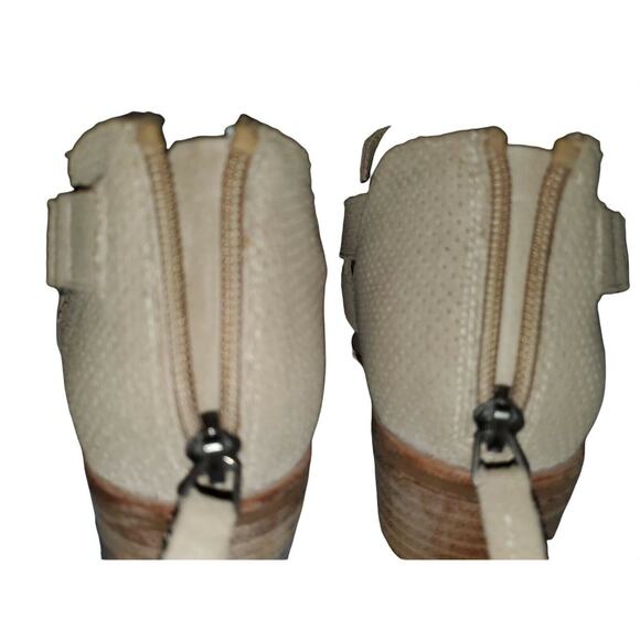 Dolce Vita Size 7M Light Taupe Suede Perforated Koree Ankle  Dolce Vita Size 7M Light Taupe Suede Perforated Koree Ankle Booties